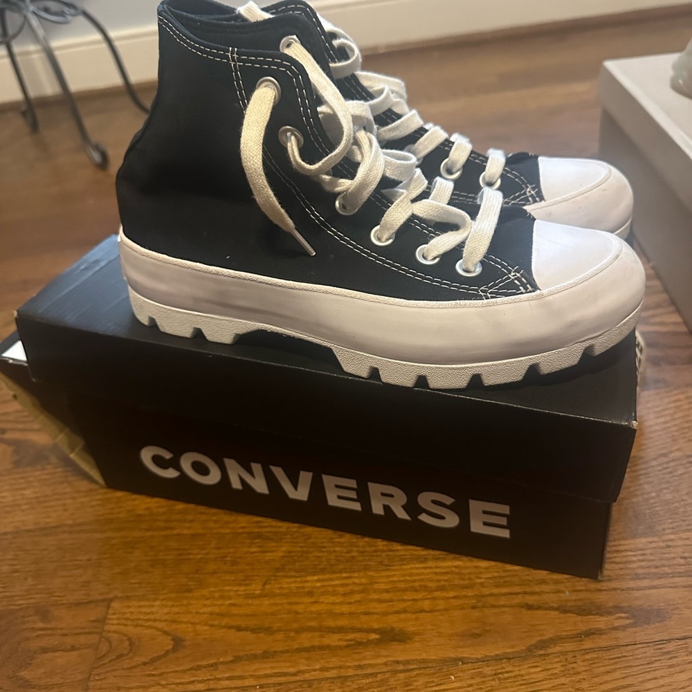 Converse - Picture 2 of 3
